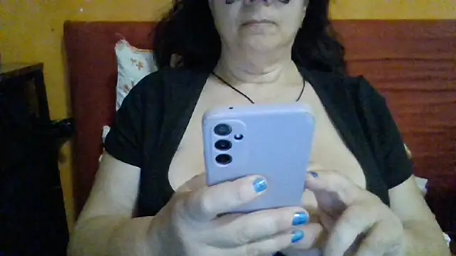 Snapshot of CasalingaEccitata chatting on June 14, 11:45 am CasalingaEccitata online show from June 14, 11:45 am
