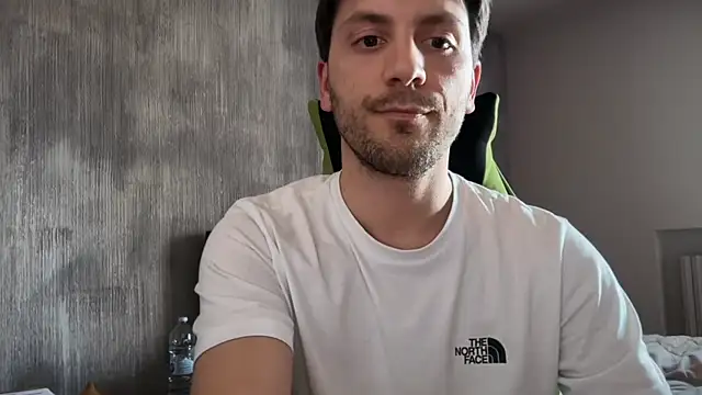 Snapshot of italianass94 chatting on April 16, 2:18 pm italianass94 online show from April 16, 2:18 pm