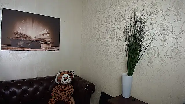 KyloEast online show from July 12, 5:31 am