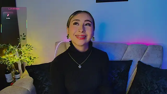 Snapshot of Cloe_martinezz_ chatting on May 8, 7:25 am Cloe martinezz online show from May 8, 7:25 am