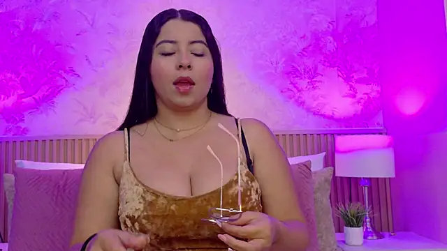 Darcy glow  online show from May 8, 11:37 am