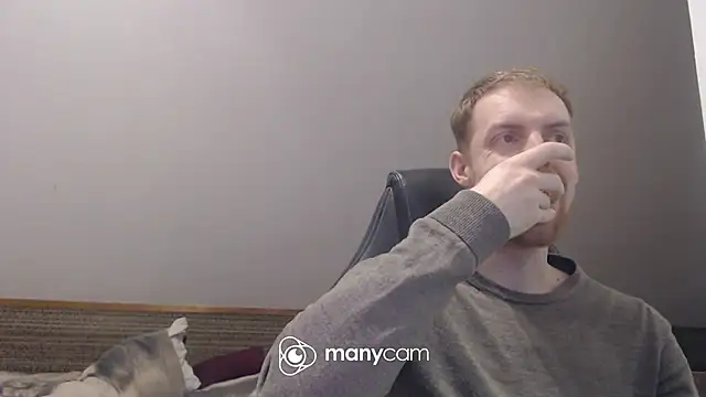 Snapshot of Milkyman7 chatting on February 12, 8:04 pm Milkyman7 online show from February 12, 8:04 pm