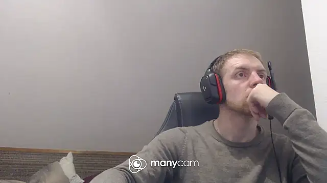 Snapshot of Milkyman7 chatting on February 14, 9:33 pm Milkyman7 online show from February 14, 9:33 pm