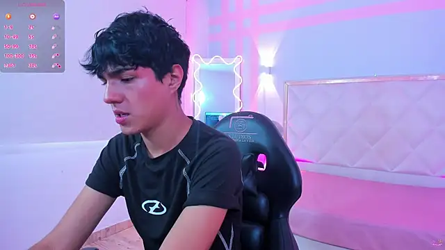 Snapshot of Damian_tay chatting on July 13, 11:35 am Damian tay online show from July 13, 11:35 am