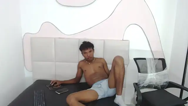 Chris Hott online show from April 19, 2:22 am