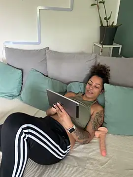 SweetPetiteNoir online show from June 5, 6:52 am