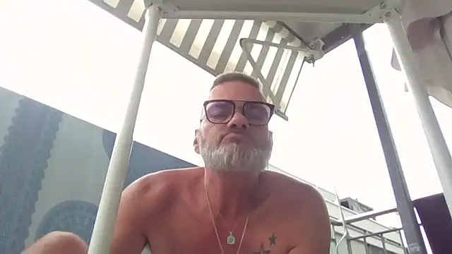 Snapshot of Thomster72 chatting on June 16, 11:46 am Thomster72 online show from June 16, 11:46 am