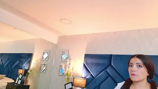IsabelaCampbell online show from April 25, 7:33 pm