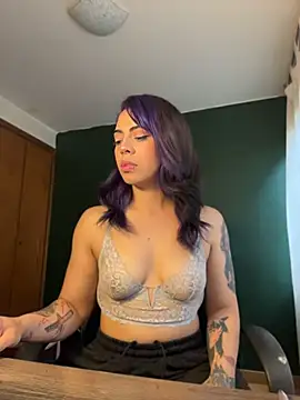 Snapshot of Latinxxcouple chatting on May 26, 8:05 pm Latinxxcouple online show from May 26, 8:05 pm