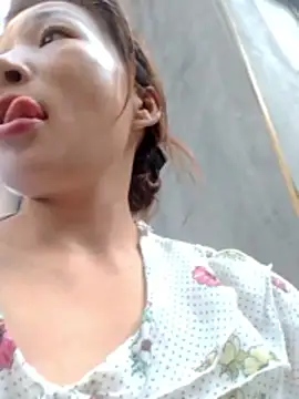 Snapshot of Tieuthu2 chatting on June 5, 9:37 am Tieuthu2 online show from June 5, 9:37 am