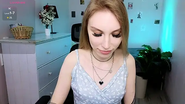 MilaDuales online show from May 5, 5:37 am