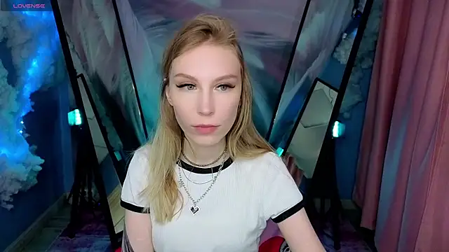 MilaDuales online show from May 6, 5:46 am