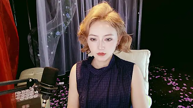 Unique Mia online show from May 2, 4:06 am