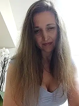 irresistibelle online show from April 27, 9:35 pm