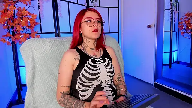 Snapshot of zara_rouxx_ chatting on June 1, 12:51 pm zara rouxx online show from June 1, 12:51 pm
