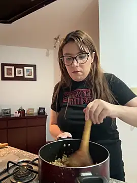 AliceMtz online show from April 17, 6:55 pm