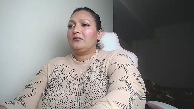 HeyMilani online show from April 17, 10:57 pm