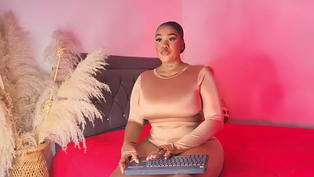 Thalyanna ebonny online show from May 3, 11:55 pm