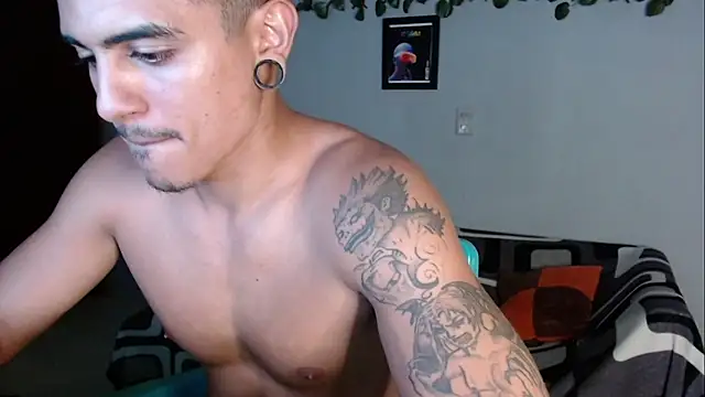 Snapshot of Kizameee_ chatting on May 17, 7:39 am Kizameee online show from May 17, 7:39 am