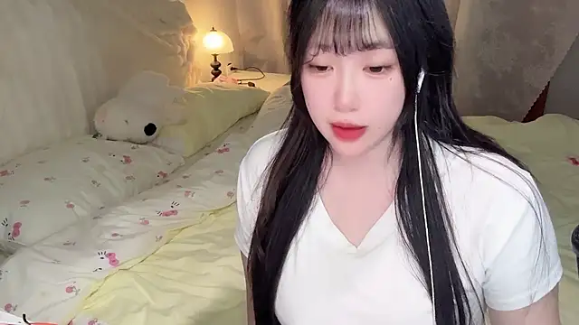 Snapshot of SweetButWildbaby chatting on May 11, 3:51 pm SweetButWildbaby online show from May 11, 3:51 pm