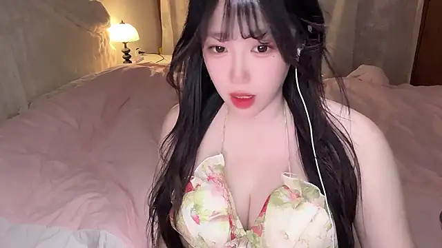 Snapshot of SweetButWildbaby chatting on May 24, 3:17 pm SweetButWildbaby online show from May 24, 3:17 pm
