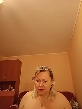Snapshot of I_amVeronicle chatting on July 9, 8:18 am I amVeronicle online show from July 9, 8:18 am