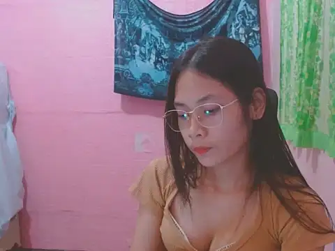Snapshot of Sweetsexylady19 chatting on May 17, 1:18 pm Sweetsexylady19 online show from May 17, 1:18 pm