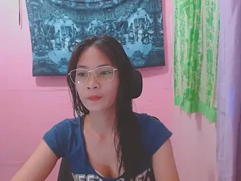 Snapshot of Sweetsexylady19 chatting on May 23, 12:53 pm Sweetsexylady19 online show from May 23, 12:53 pm