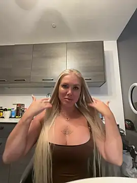 Snapshot of Karen_Luxe chatting on June 4, 11:44 pm Karen Luxe online show from June 4, 11:44 pm