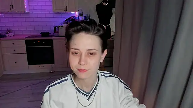 EVAARUS online show from April 18, 7:58 pm