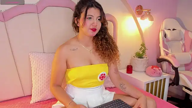 alexa cutte  online show from July 3, 10:43 am