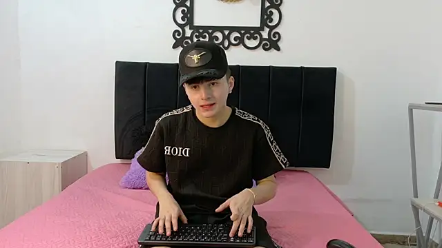 Snapshot of LunayDream chatting on July 18, 11:58 am LunayDream online show from July 18, 11:58 am