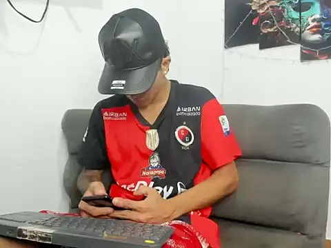 MaikDEMON latino online show from April 24, 4:20 pm