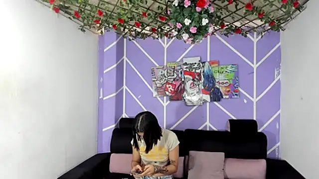 Snapshot of DAHNE_HOT_ chatting on June 23, 1:20 pm DAHNE HOT online show from June 23, 1:20 pm