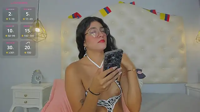 Snapshot of ninaavelvett chatting on July 13, 12:52 pm ninaavelvett online show from July 13, 12:52 pm