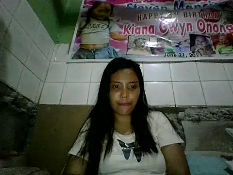 Snapshot of juicyredt chatting on June 17, 3:31 am juicyredt online show from June 17, 3:31 am