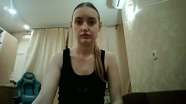 Snapshot of Lisanta chatting on April 21, 6:12 pm Lisanta online show from April 21, 6:12 pm
