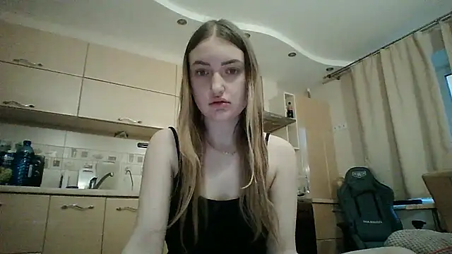 Snapshot of Lisanta chatting on May 5, 5:10 pm Lisanta online show from May 5, 5:10 pm