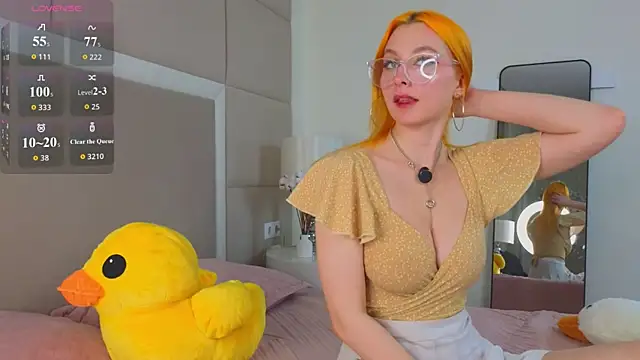 TwinkleFox online show from May 29, 9:07 am