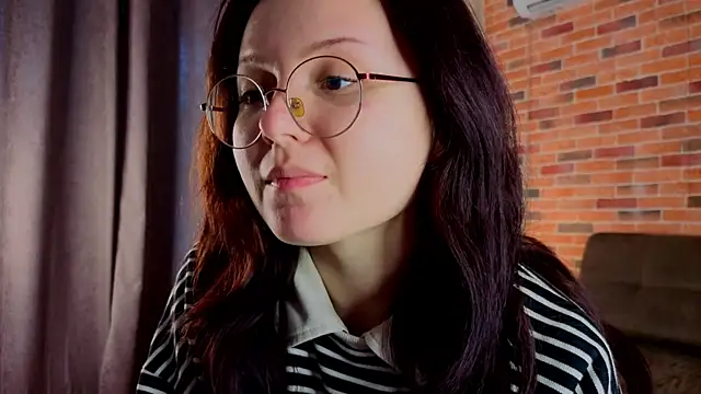 VelrixaThorne online show from April 25, 6:38 am