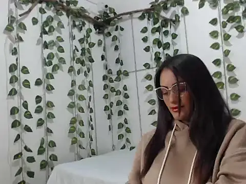 nicoll anistocn online show from April 21, 12:33 pm