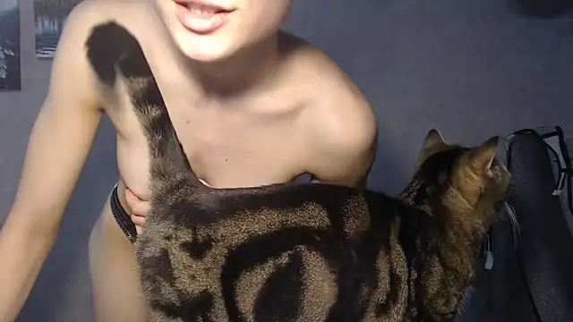 Snapshot of EveLiaka chatting on May 15, 10:50 pm EveLiaka online show from May 15, 10:50 pm