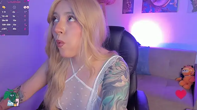 SpicyVainillaa  online show from April 28, 2:27 am