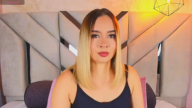 Snapshot of Sofia_pamela_ chatting on June 6, 6:34 pm Sofia pamela online show from June 6, 6:34 pm