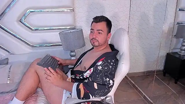 MaximoFerrer online show from April 25, 11:46 pm