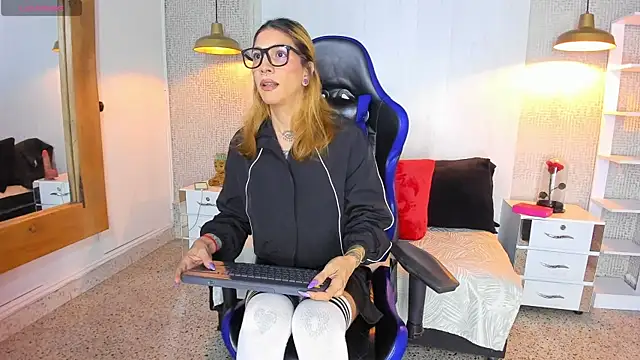 JessieGarvet19 online show from May 22, 4:52 am