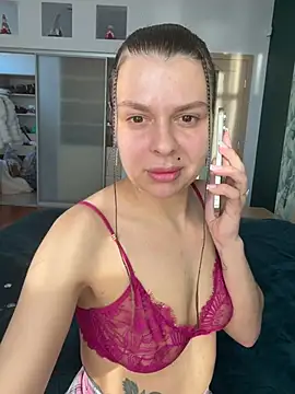 tooprettytobeeasy online show from April 27, 4:27 pm