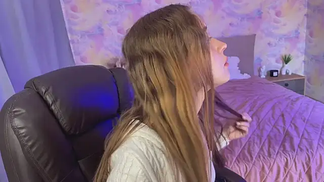 Tiana Belle online show from June 1, 1:29 am