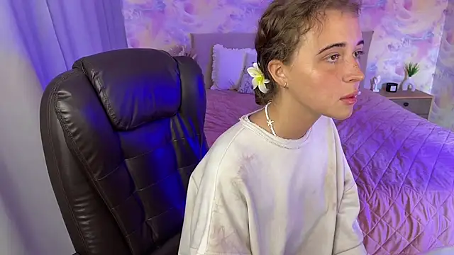 Tiana Belle online show from June 16, 1:19 am