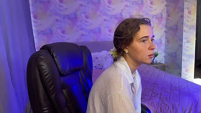 Tiana Belle online show from July 3, 1:12 am